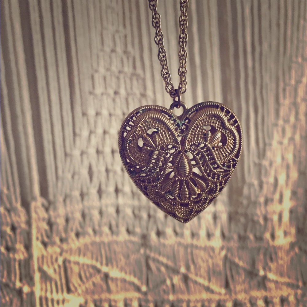 Vintage looking heart necklace